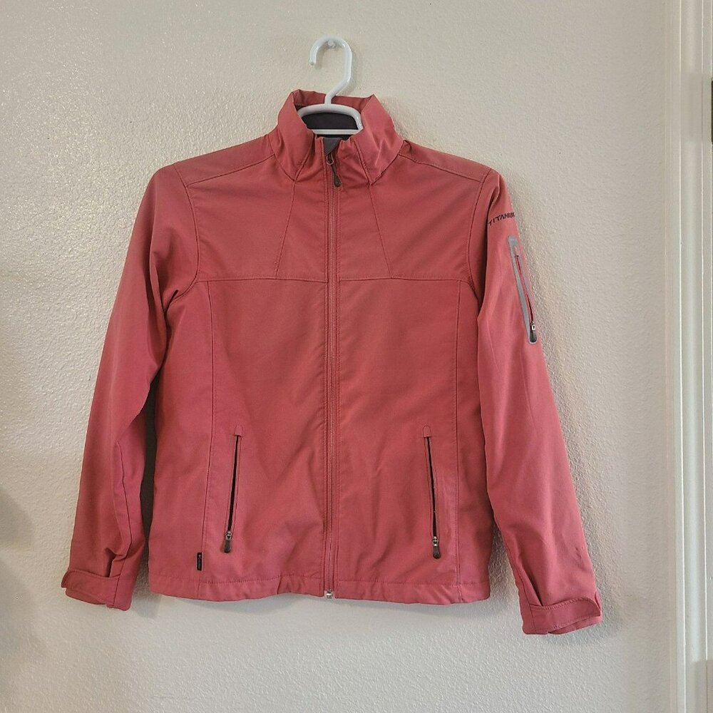 Columbia Light weight jacket  pink size M Pre own in good condition